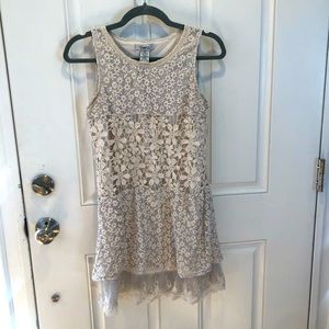 Pinky Size M Lacy Floral White Tunic